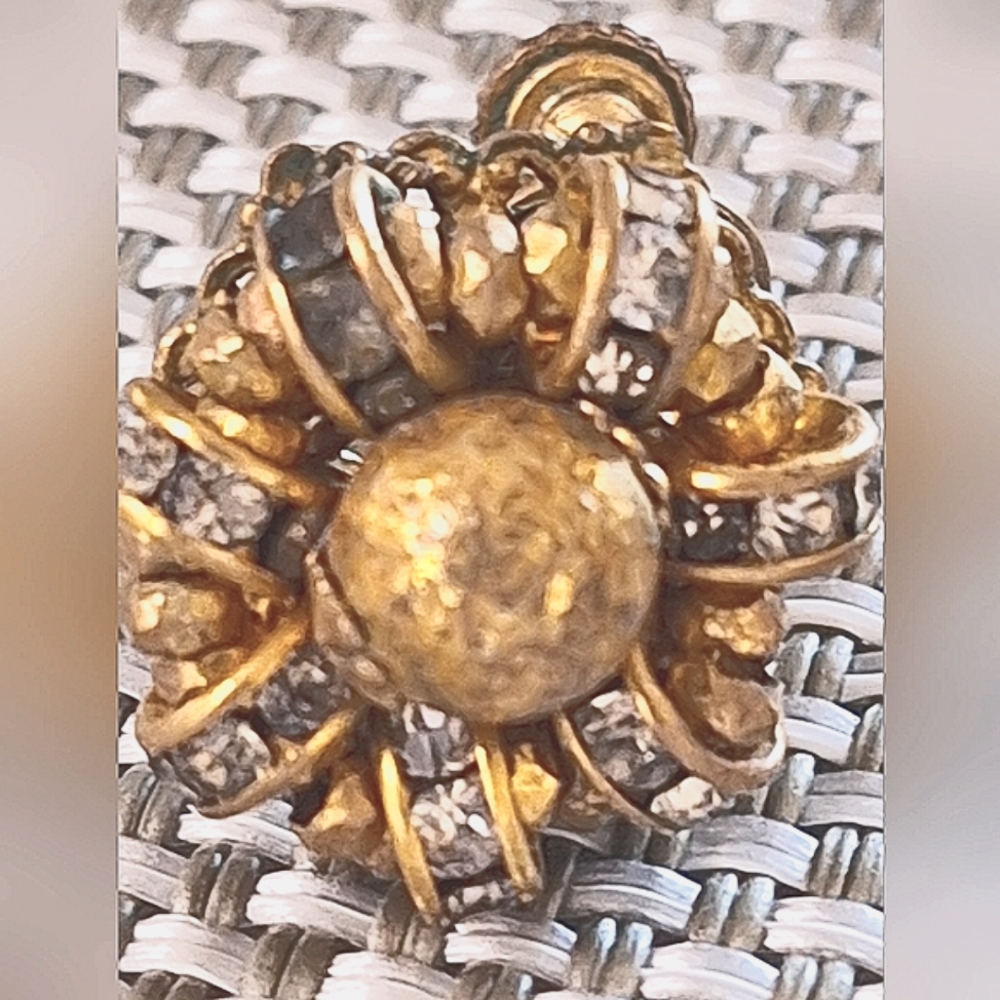 Vintage MIRIAM HASKELL | Cluster Design Clip-On Earrings - Picture 2 of 10